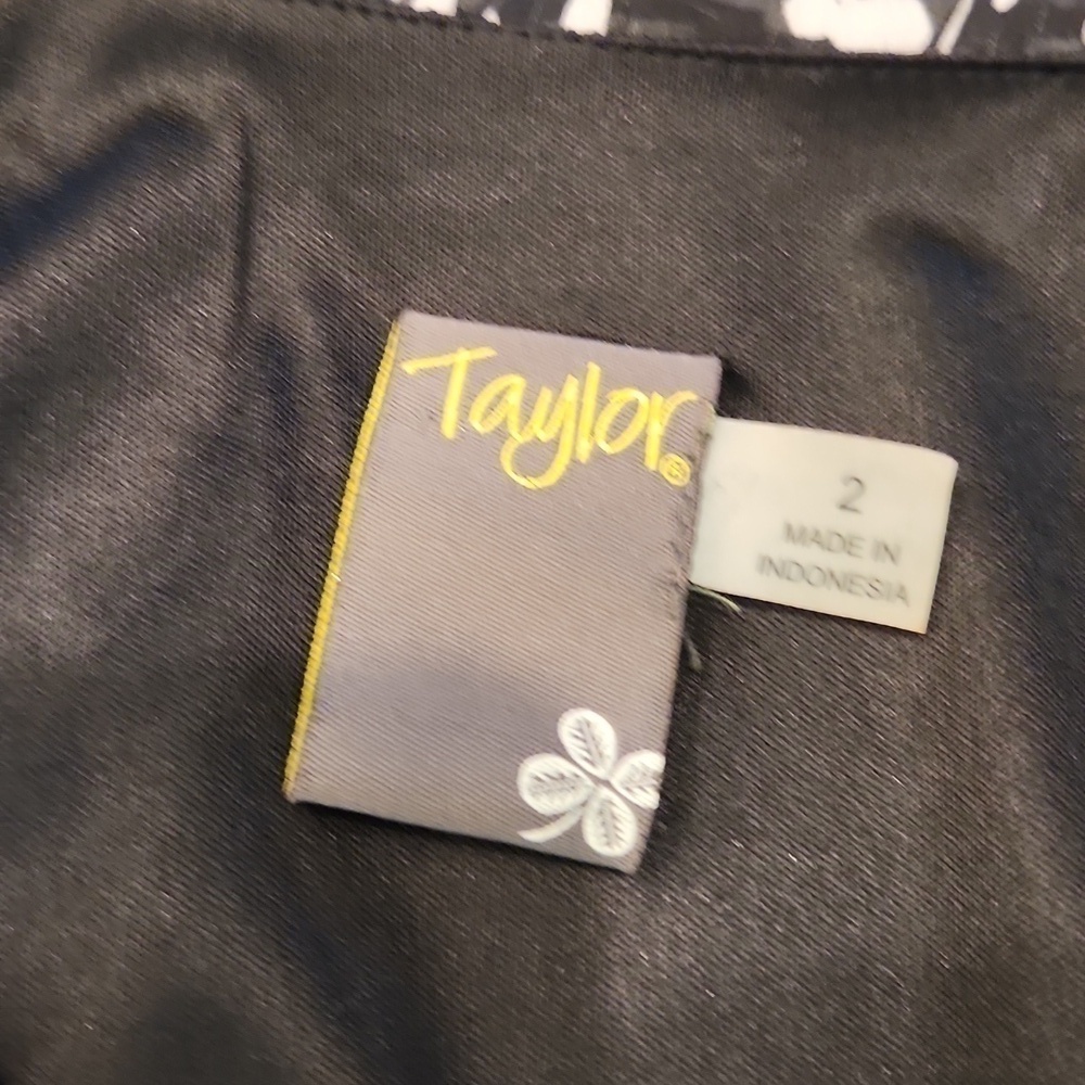 Taylor Dress - Picture 3 of 6